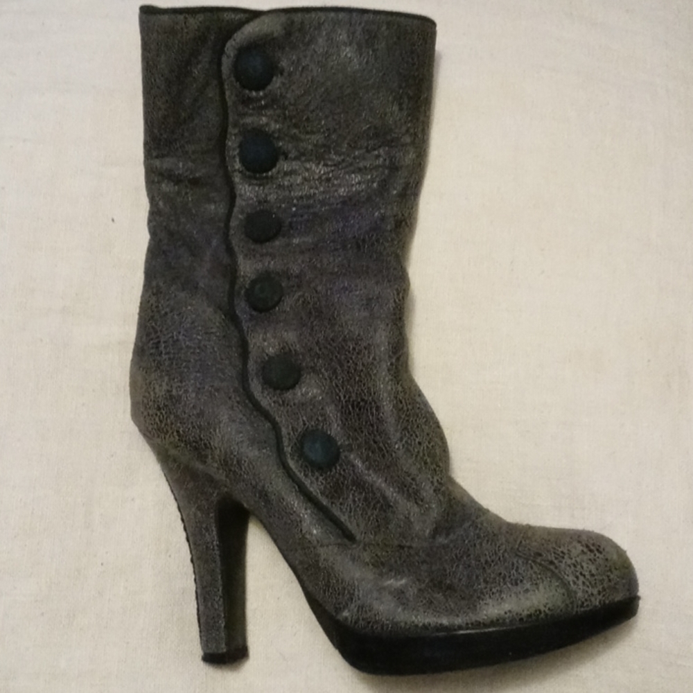 Zip up boots